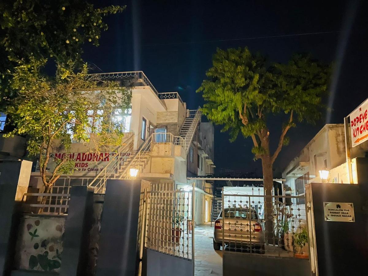 Atithya Apartment Удайпур Екстериор снимка