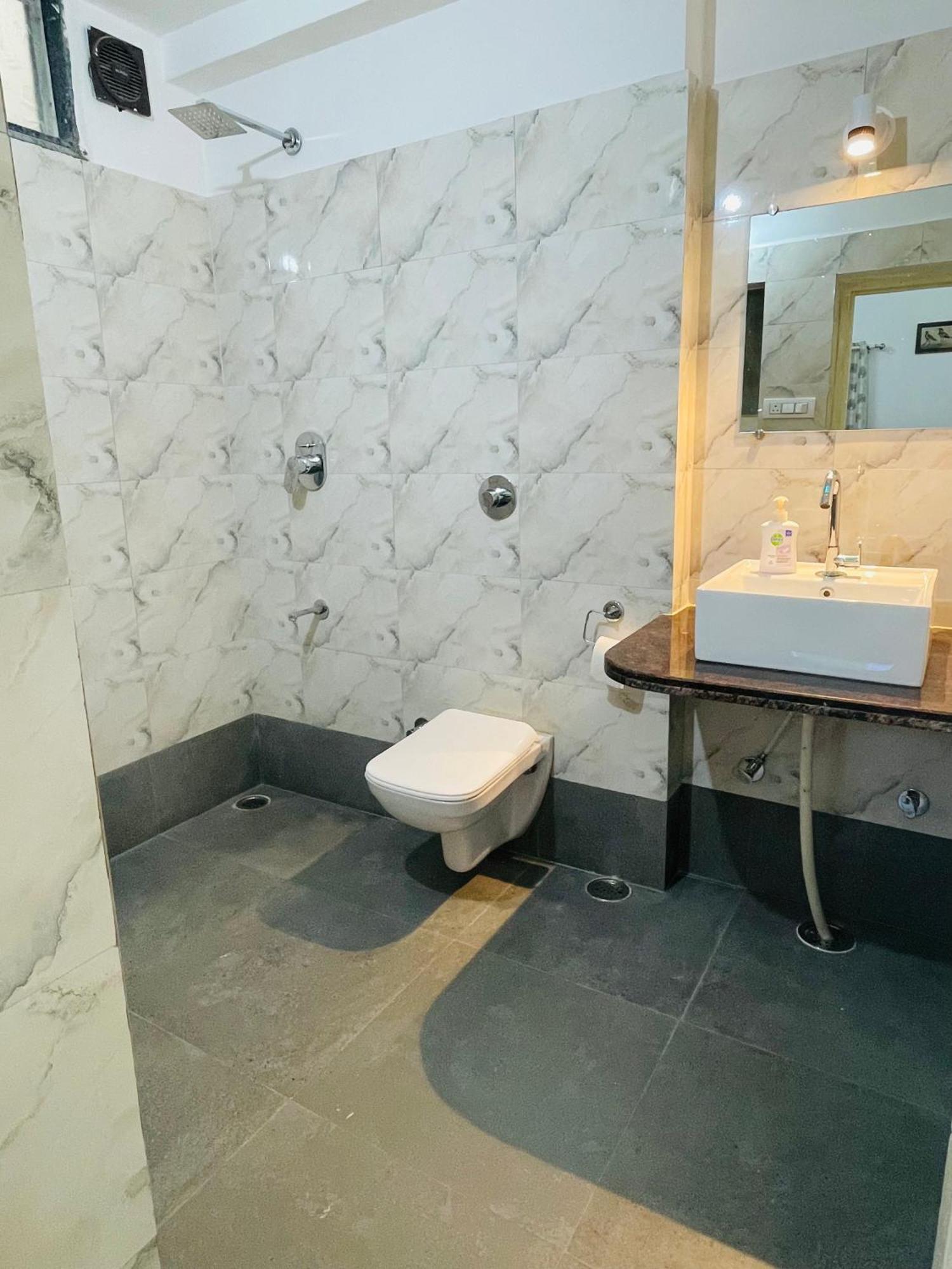 Atithya Apartment Удайпур Екстериор снимка