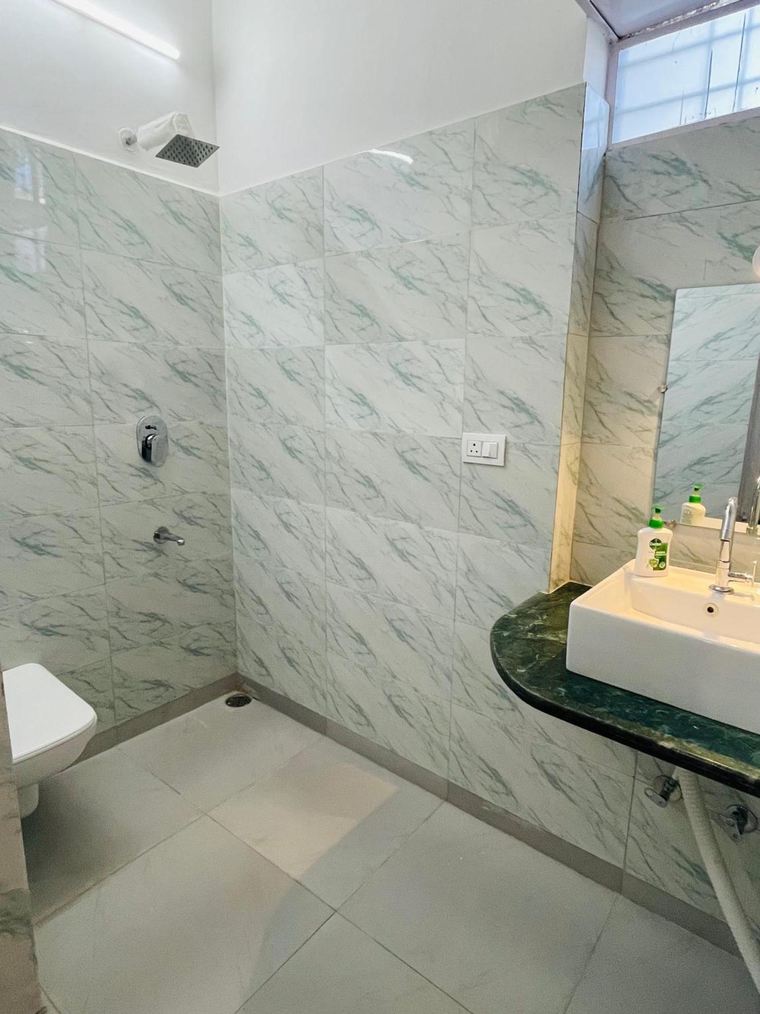 Atithya Apartment Удайпур Екстериор снимка