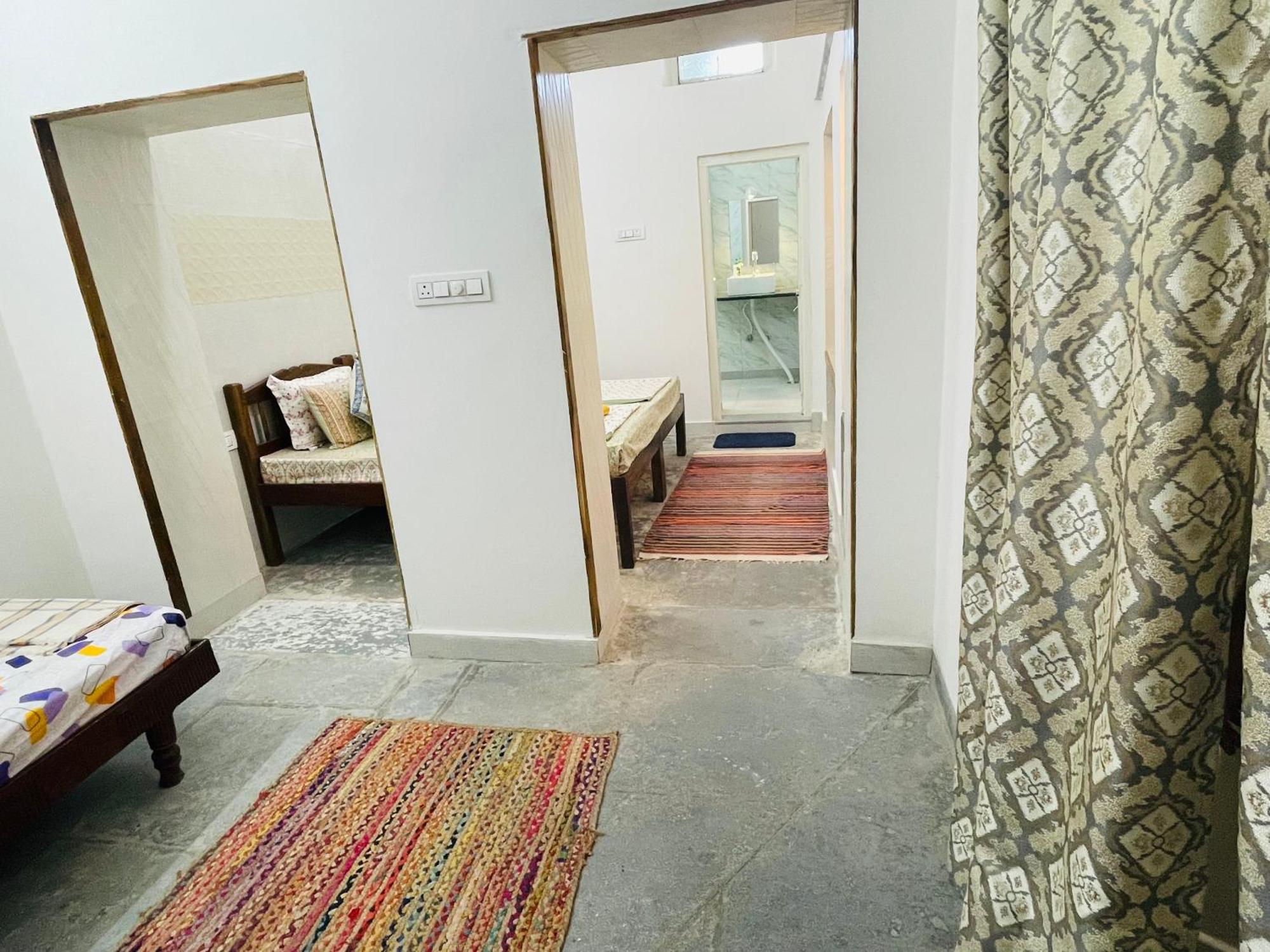 Atithya Apartment Удайпур Екстериор снимка