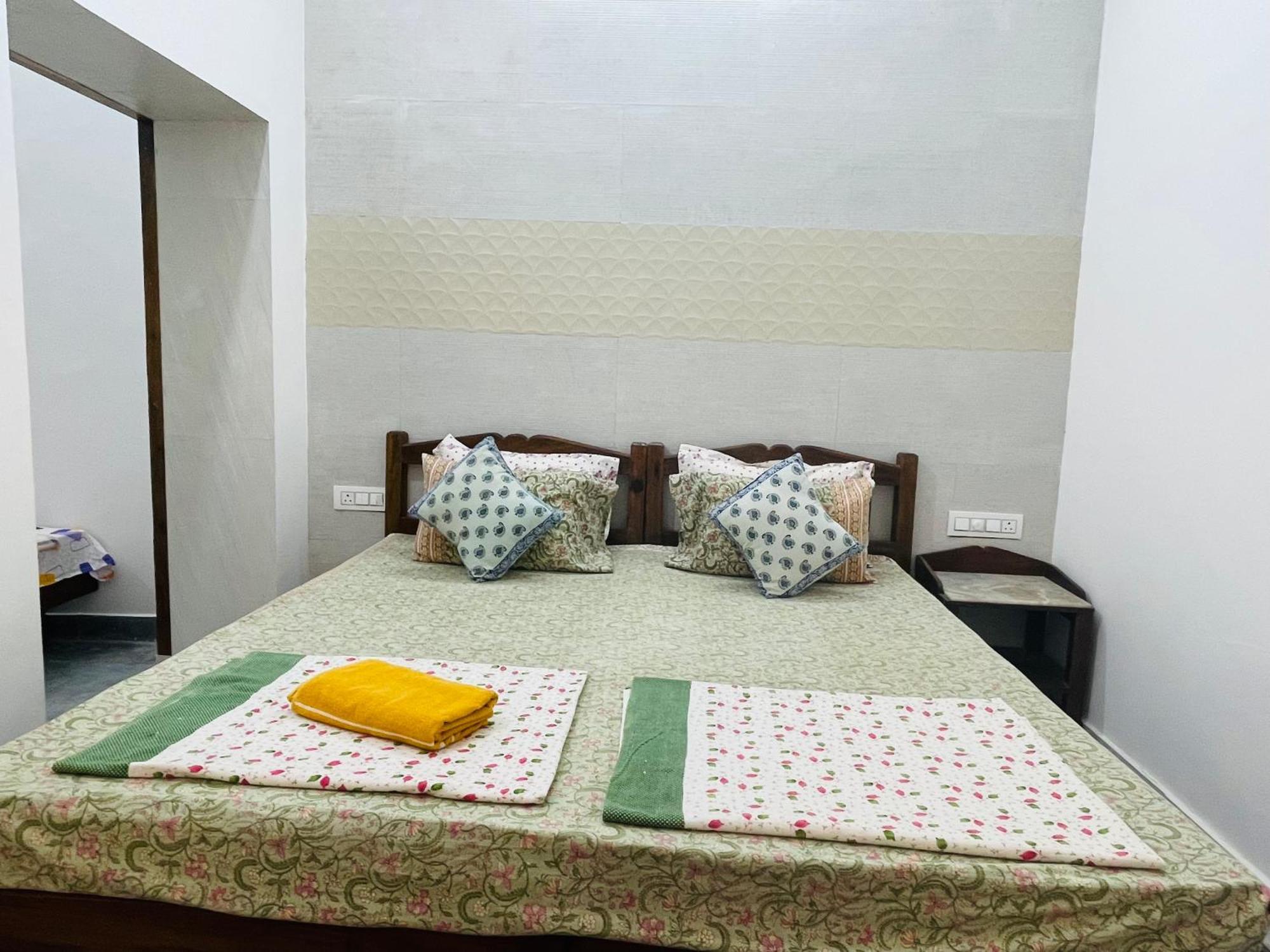 Atithya Apartment Удайпур Екстериор снимка